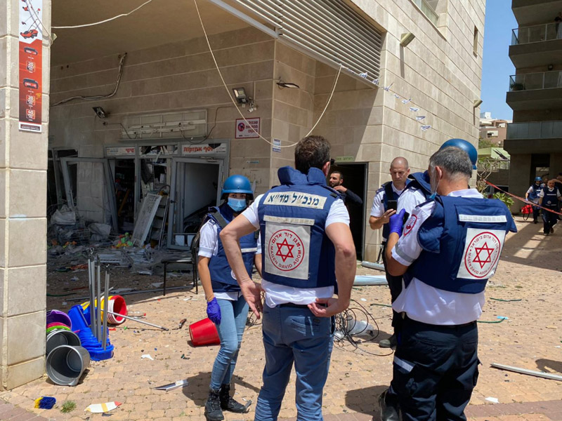 Magen David Adom emergency teams at the scene of a Hamas rocket attack